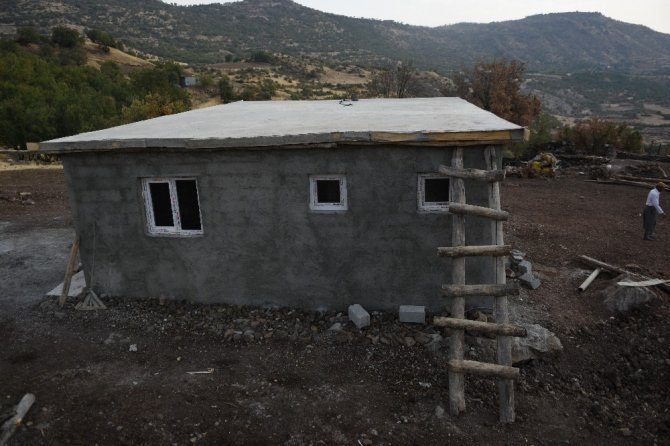 Kasım Gülpınar evi yanan yaşlı çiftin yardım çağrısına sessiz kalmadı!