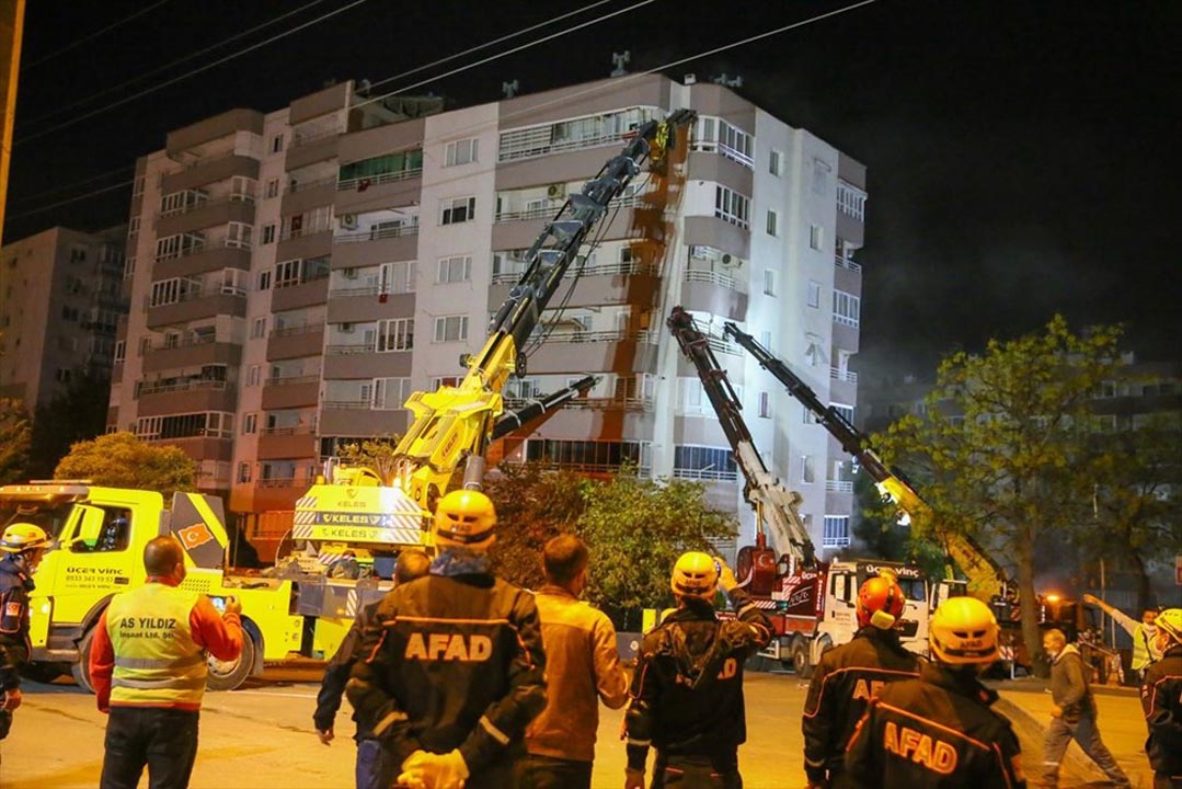 Yılmaz Erbek apartmanı konumu | İzmir Bayraklı Yılmaz Erbek apartmanı eski hali