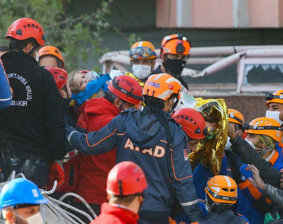 İzmir'de enkaz altından 91.saat sonra Ayla isimli çocuk kurtarıldı