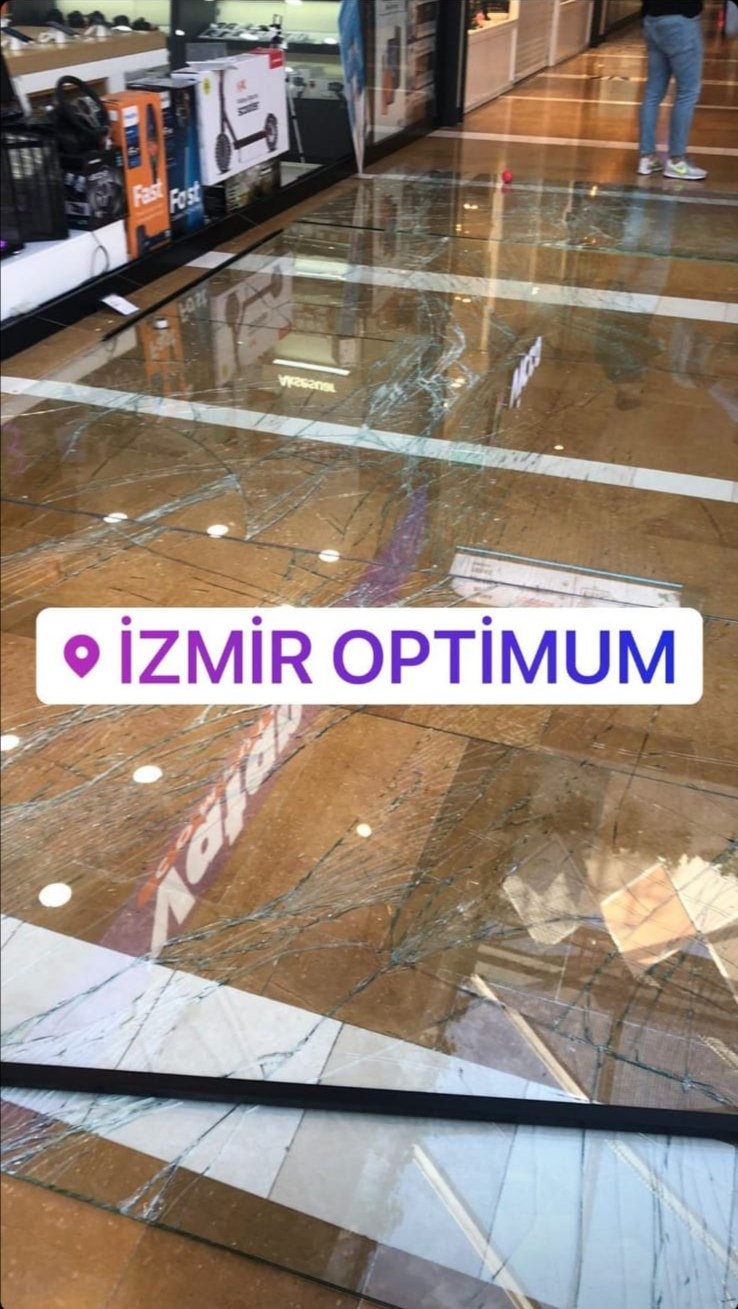İzmir depreminde hasar gören Optimum AVM'de can pazarı! 