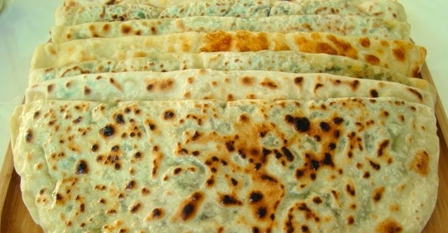 Tahinli Ispanaklı Sac Böreği tarifi | Gelinim Mutfakta Tahinli Ispanaklı Sac Böreği nasıl yapılır? Malzemeleri nelerdir?