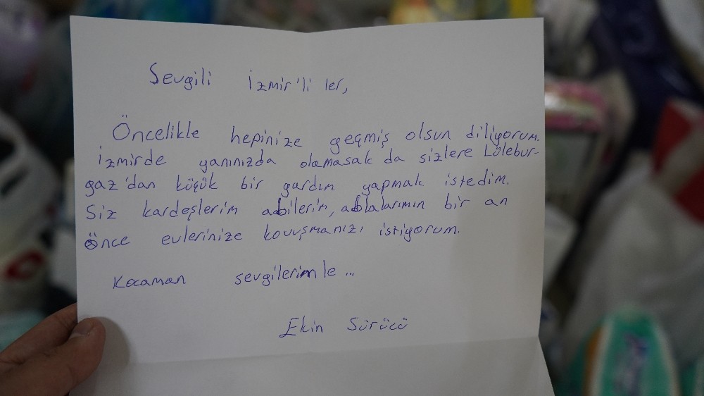 Depremzedelere yardım gönderen küçük kız, gözyaşlarına hakim olamadı