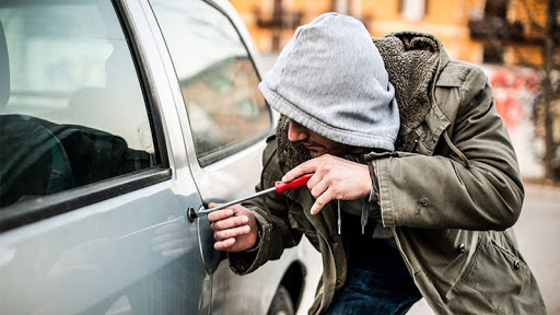 Şansın bu kadarı : Çaldığı araçla kaza yapınca yakayı ele verdi