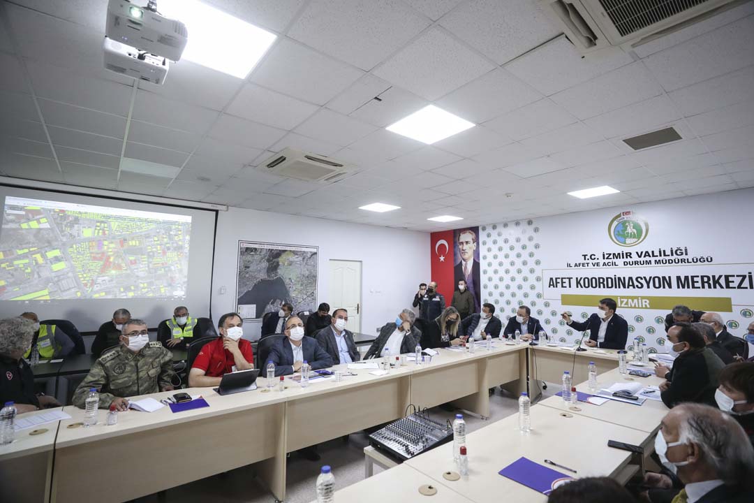 Bakan Kurum'dan İzmir'de önemli açıklama: Kentsel dönüşüm terörle mücadele kadar önemlidir