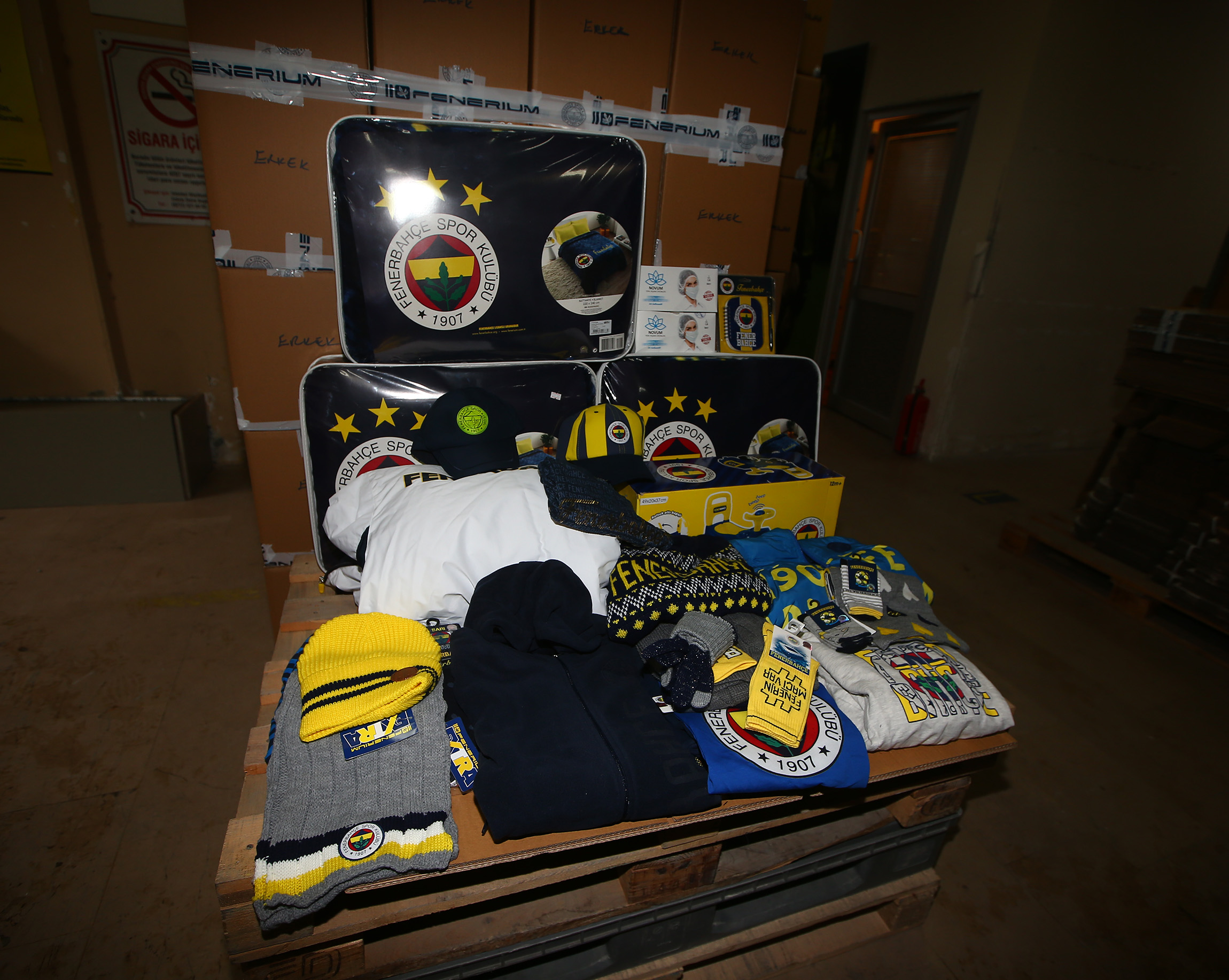 Fenerbahçe'den İzmir'deki depremzedelere yardım!