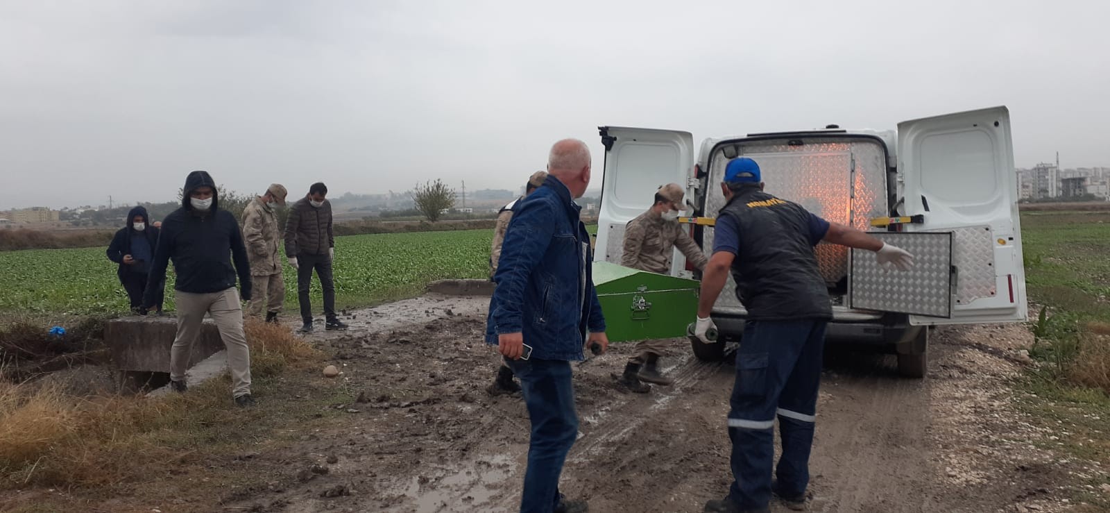 Katil, öldürdüğü 2 arkadaşı ve ağabeyi ile fotoğraf çektirmiş!