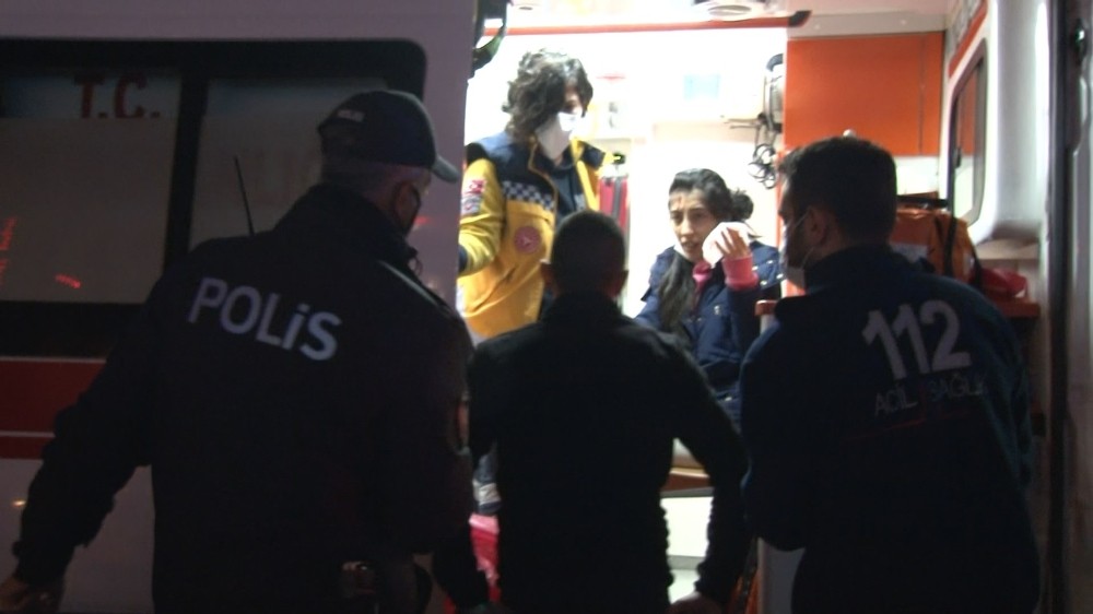 Ankara'da alkollü sürücü kırmızı ışıkta geçti: 2’si polis 5 yaralı