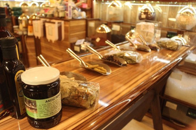 Hazırladığı 10 çeşit özel karışımla gribe meydan okuyor!