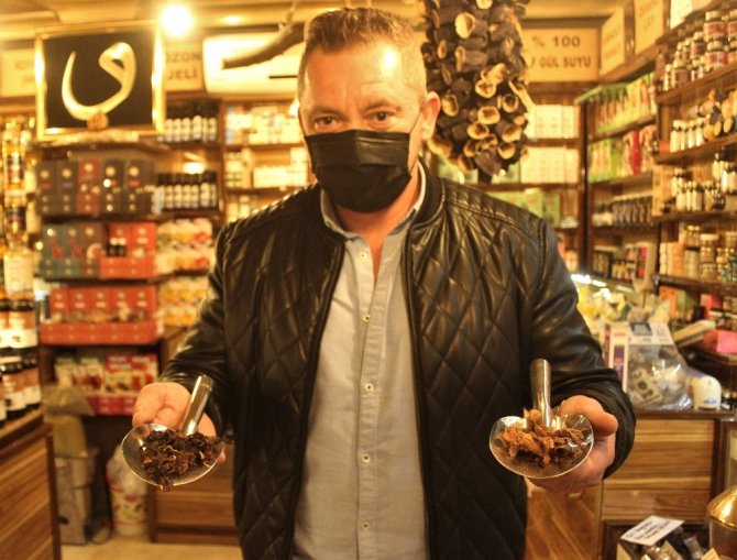 Hazırladığı 10 çeşit özel karışımla gribe meydan okuyor!