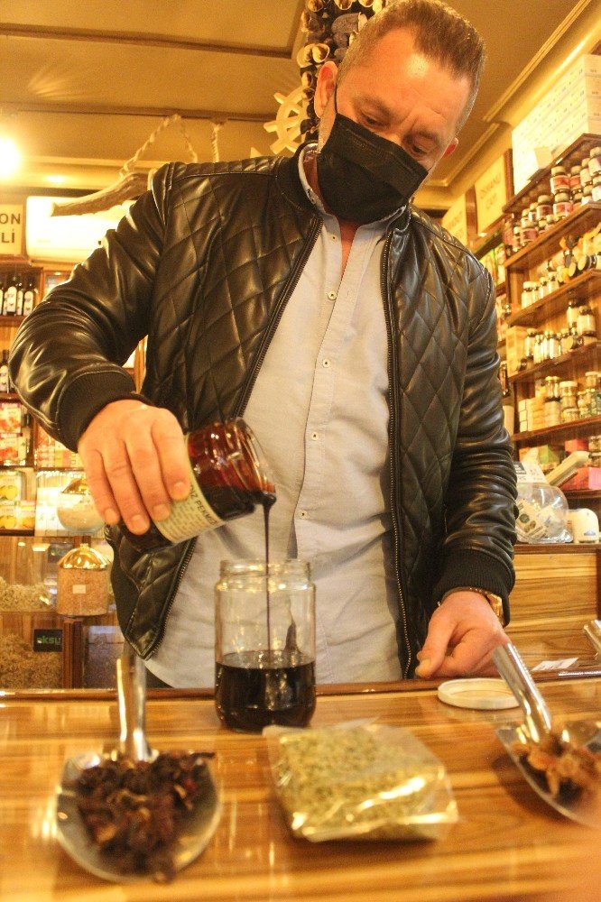 Hazırladığı 10 çeşit özel karışımla gribe meydan okuyor!