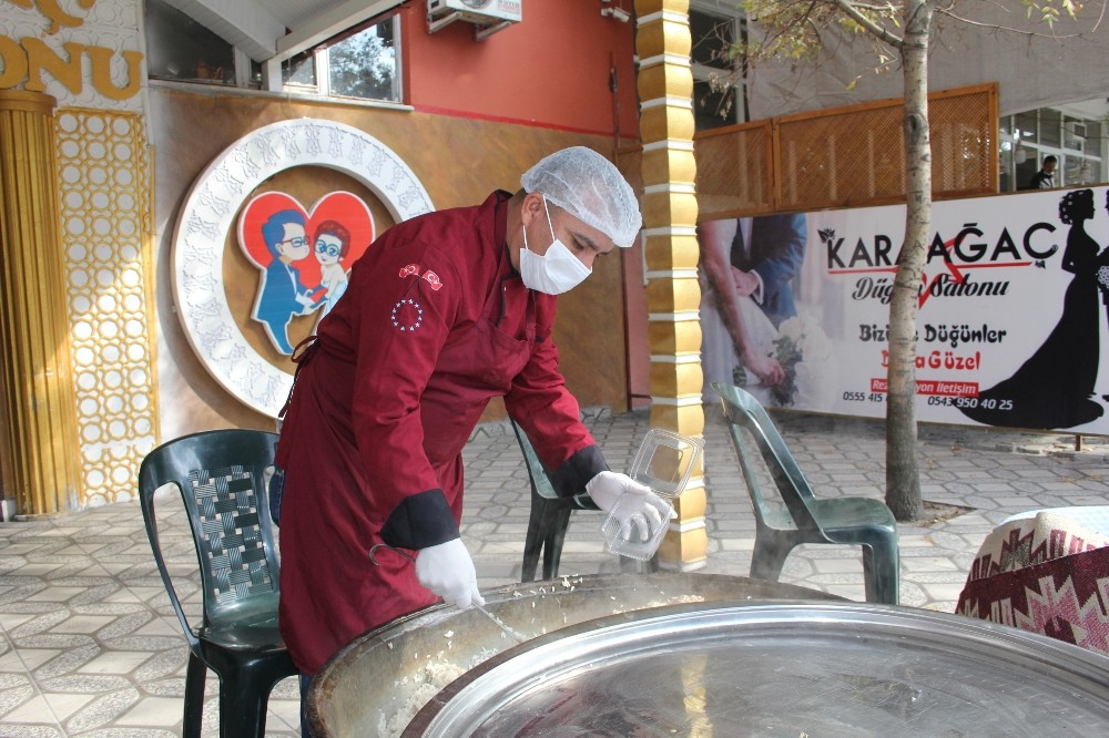 Düğün yemeği geleneğini paket servise uyarladı! 