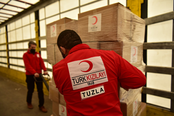 Tuzla Belediyesi, İzmir'deki depremzedelerin yardım çığlıklarına ses verdi!