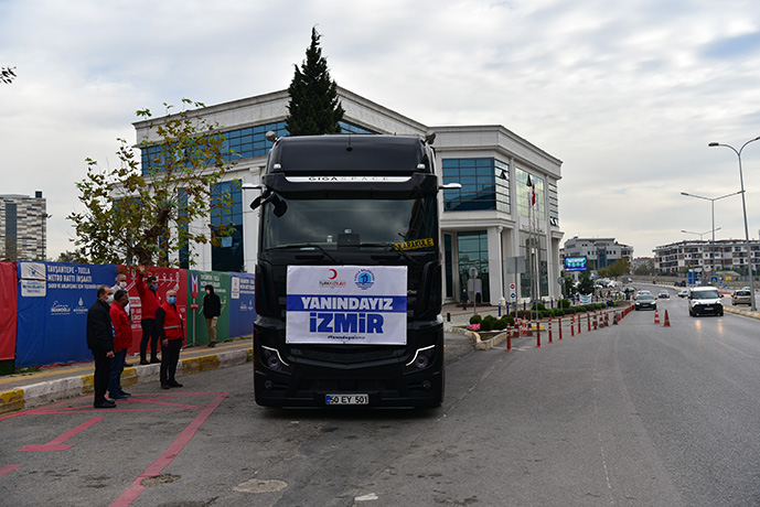 Tuzla Belediyesi, İzmir'deki depremzedelerin yardım çığlıklarına ses verdi!