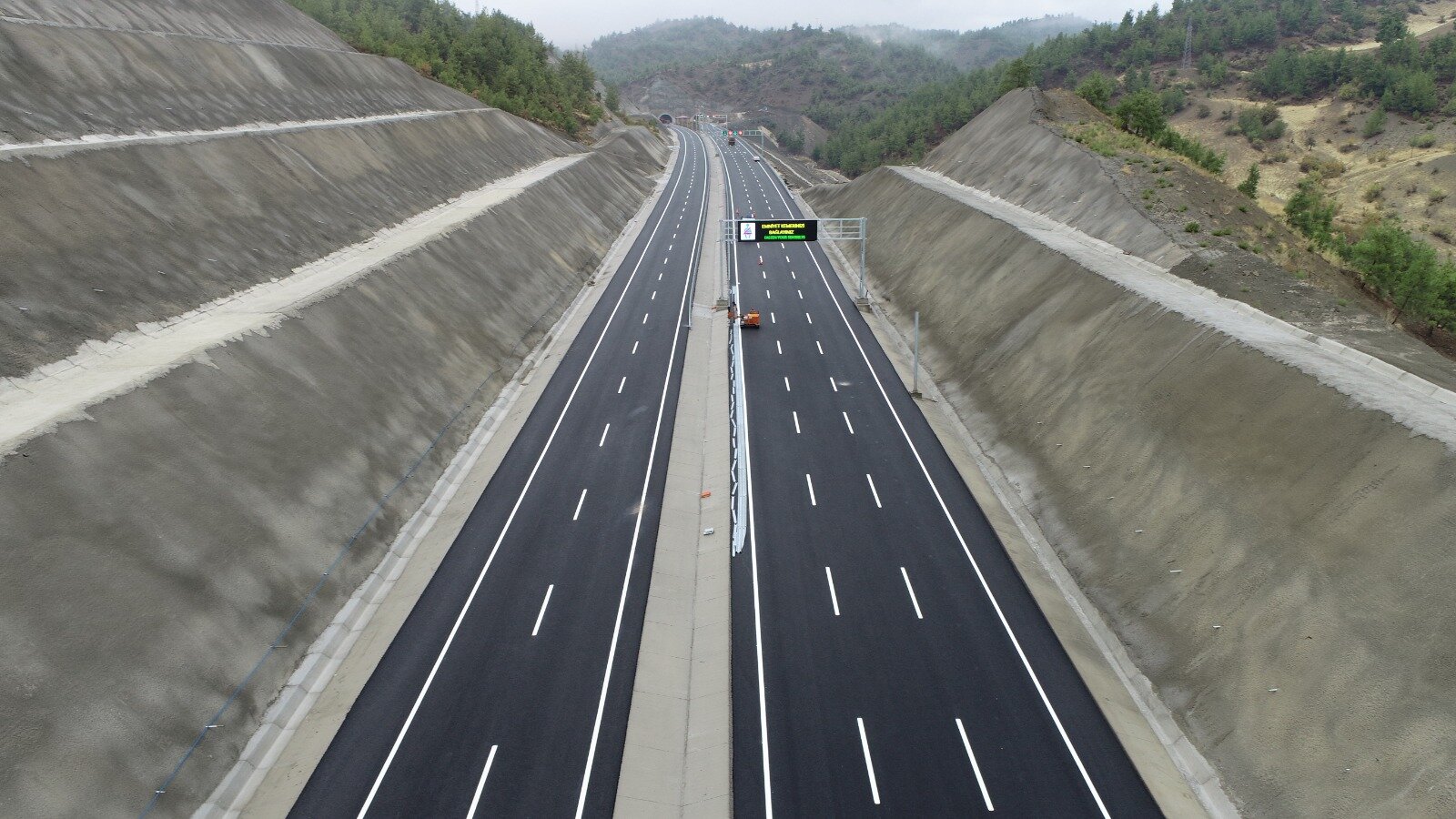 Cumhurbaşkanı Erdoğan'ın katılımıyla 'Edebiyat Yolu' hizmete açıldı