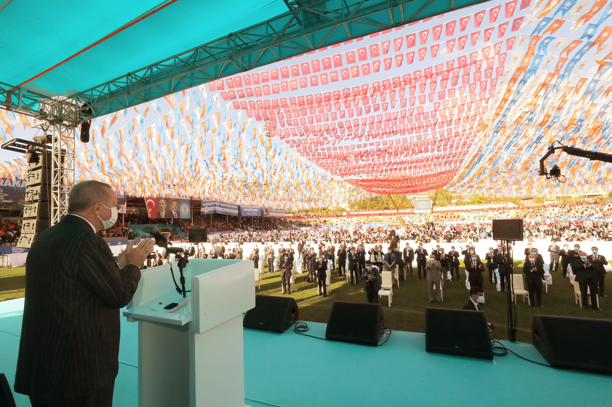 Cumhurbaşkanı Erdoğan: Dünyaya barış, adalet getirecek bir mücadelenin içindeyiz