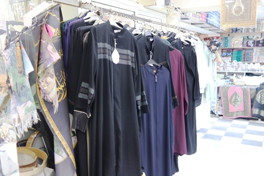 Salgın nedeniyle hac ve umre malzemeleri raflarda tozlanıyor