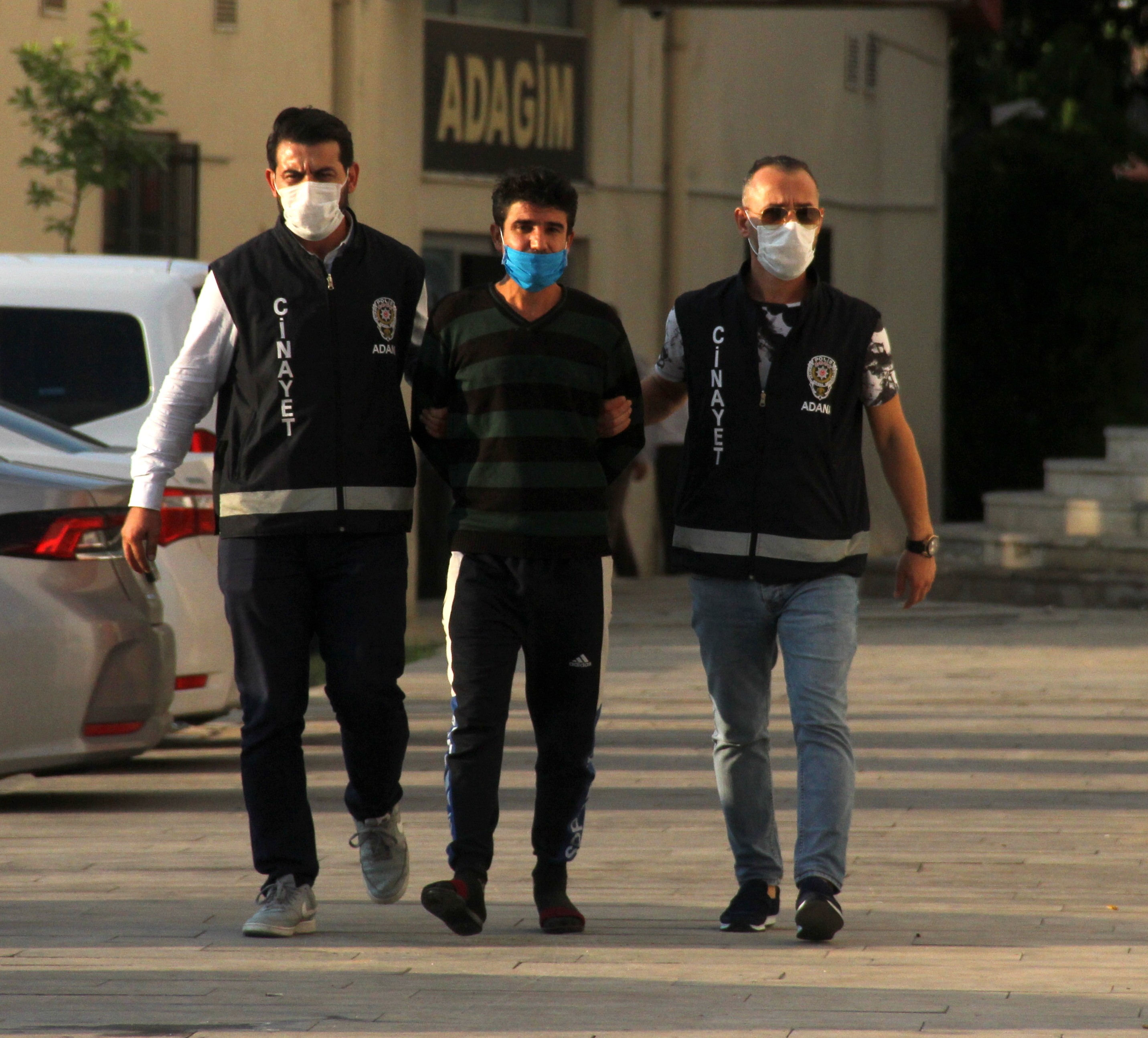 Adana'da skandal olay! 10 bin lira için kardeşini boğazından bıçakladı