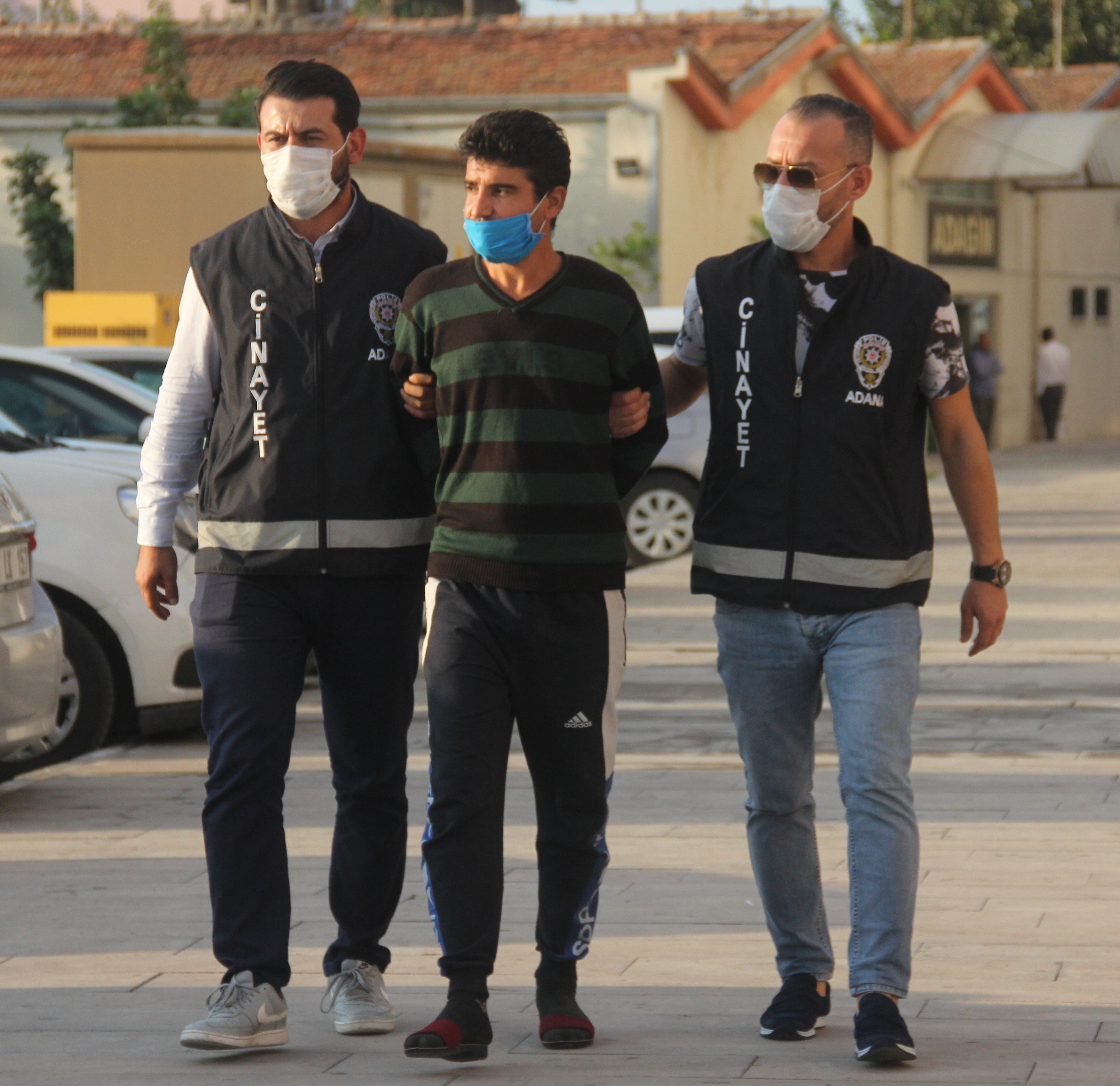 Adana'da skandal olay! 10 bin lira için kardeşini boğazından bıçakladı