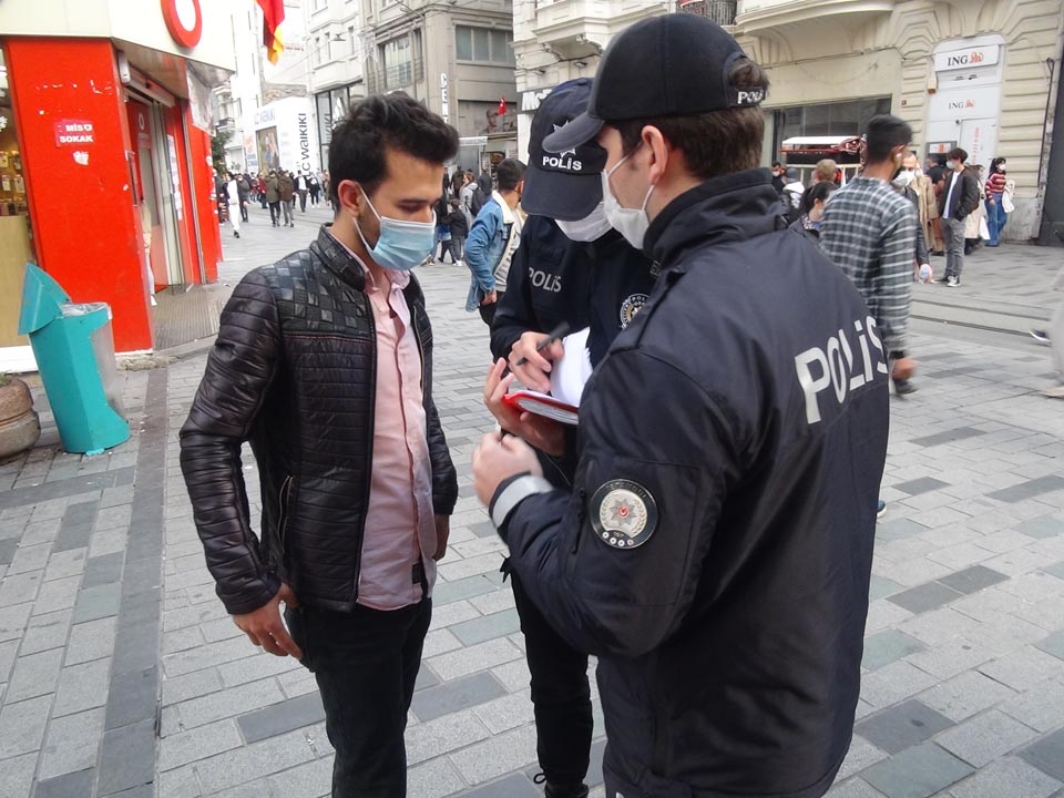 Maske takmadı! Ceza yememek için polis ağabeyini arayarak yardım istedi