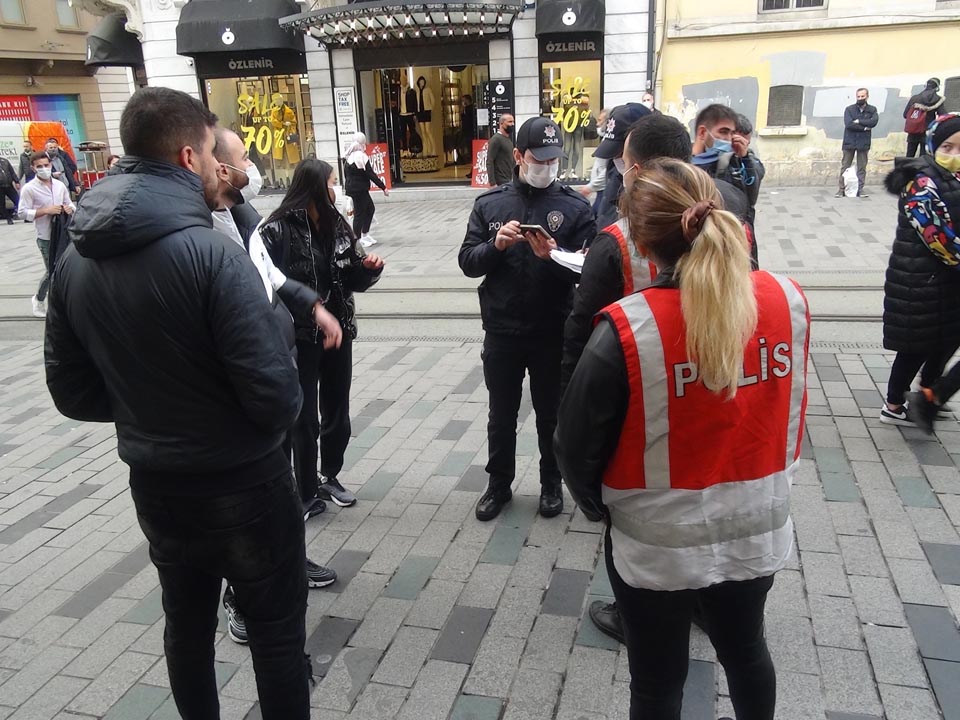 Maske takmadı! Ceza yememek için polis ağabeyini arayarak yardım istedi
