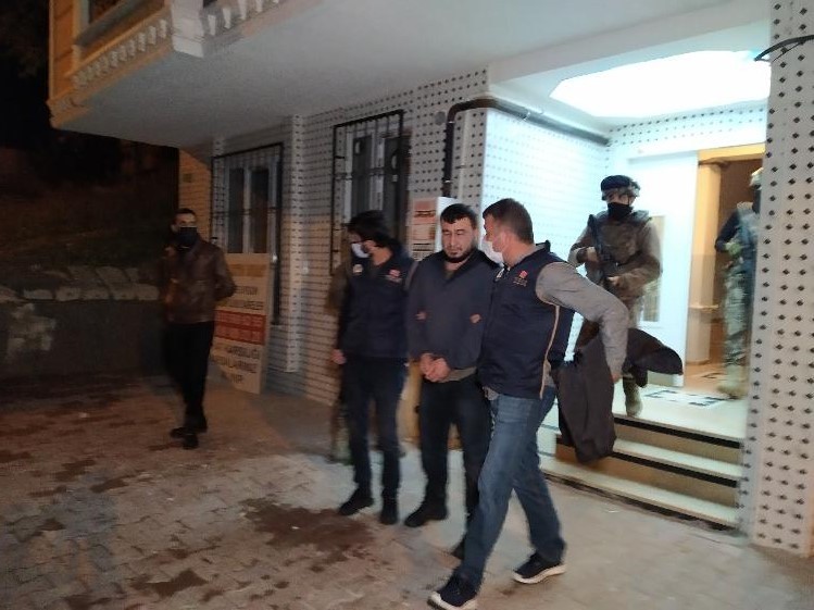 İstanbul’da gece yarısı DEAŞ operasyonu: 17 gözaltı