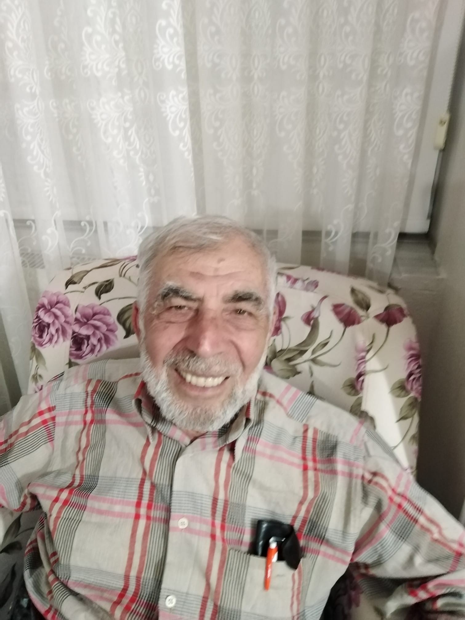 Genç imamın en acı görevi! Koronavirüsten ölen babasının cenaze namazını kıldırdı!