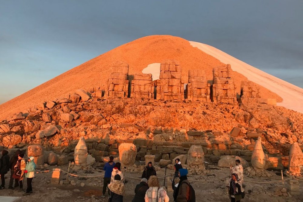 2 bin 134 metre yükseklikte satranç oynadılar