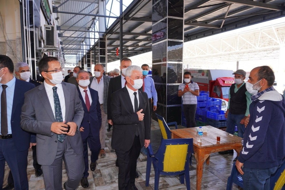 Finike toptancı halinde sezon törenle açıldı