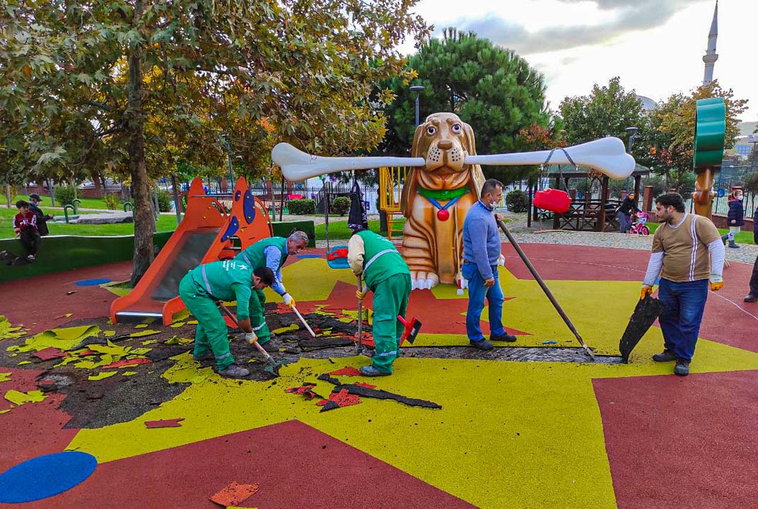 Tepkiler çığ gibi! CHP'li Küçükçekmece Belediyesi, terör örgütü paçavrasını çocuk parkına resmetti!