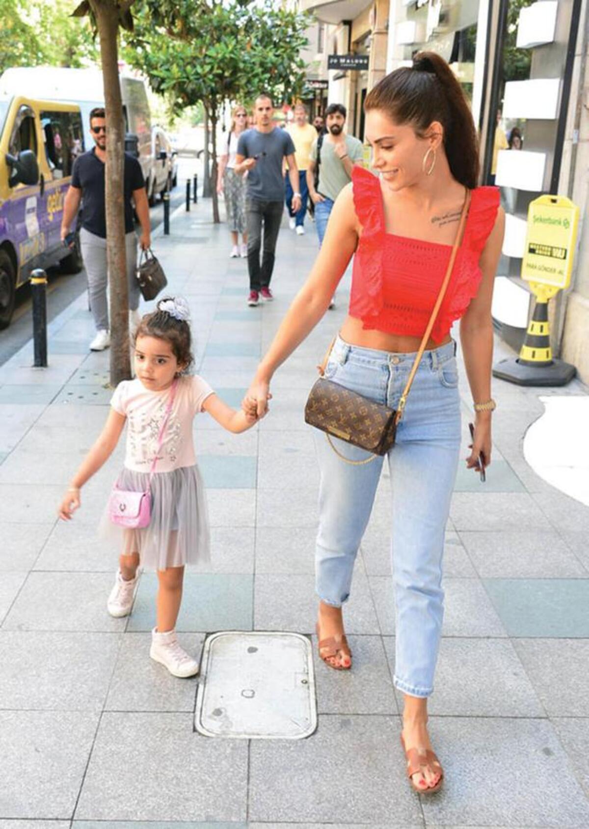 Ceren Hindistan kimdir? Ceren Hindistan kaç yaşında? Ceren Hindistan kızının adı ne? Ceren Hindistan dizileri ?