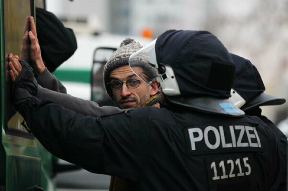 Alman polisinden ırkçı sözler Bugün Türkleri avlayacağız