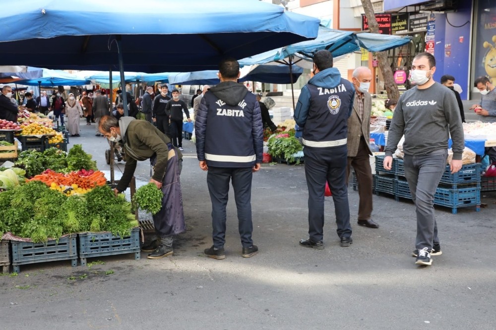 İkaz edilmesine rağmen sigarayı elinden bırakmayan şahsa ceza kesildi