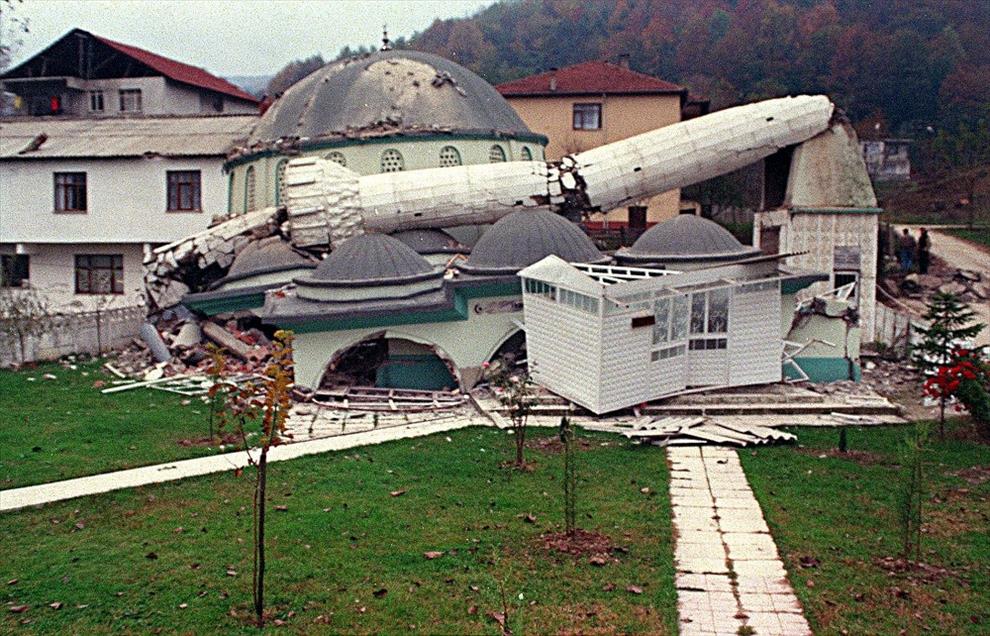 12 Kasım Düzce depremi şiddeti kaç? Düzce depreminde kaç kişi öldü? 12 Kasım Düzce depremi fotoğrafları