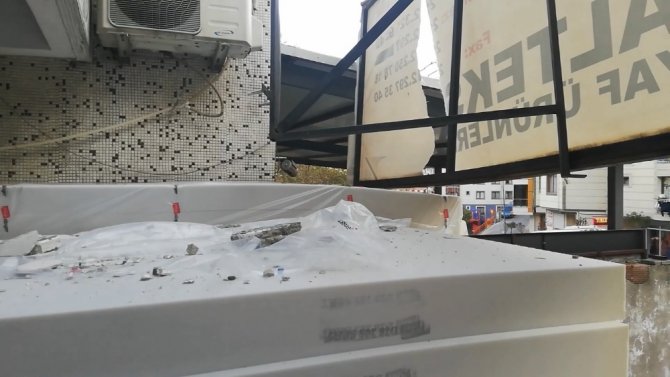 3. kattan aşağıya düşen kadını sünger kurtardı! Olay güvenlik kamerasına yansıdı