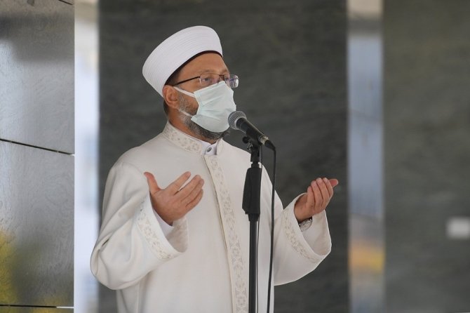 Ahmet Hamdi Akseki Camii’nde hutbe irad etti