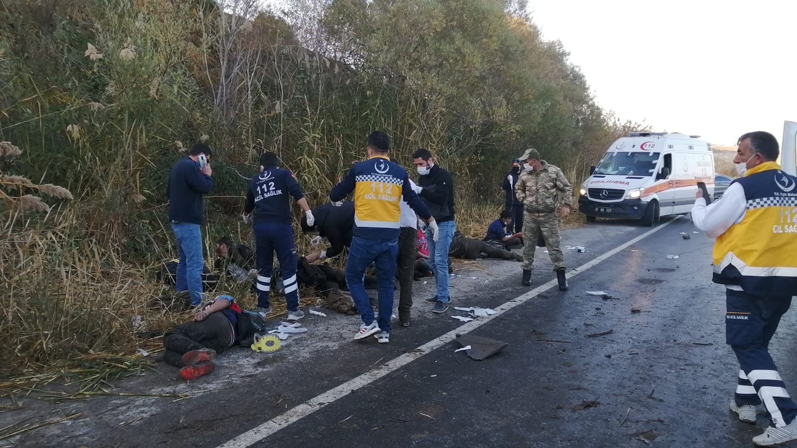 Van'da minibüs kazası: Ölü ve yaralılar var