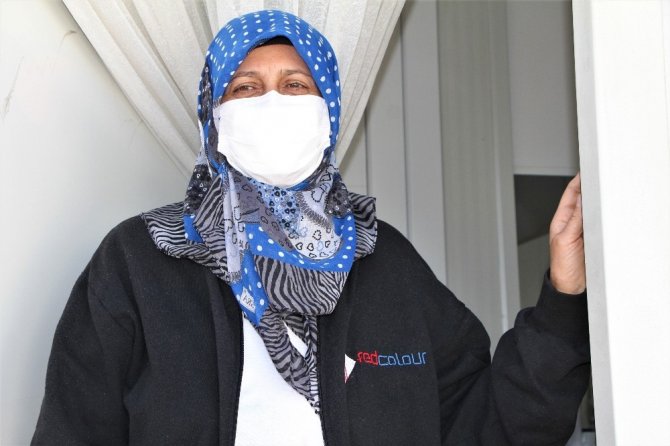 Kızılay’dan konteyner kentlerde kalan depremzedelere battaniye desteği