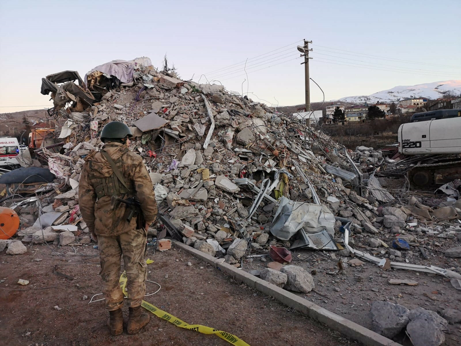 İBB Başkanı İmamoğlu: O ilçedeki binaları bu gece terk edin!