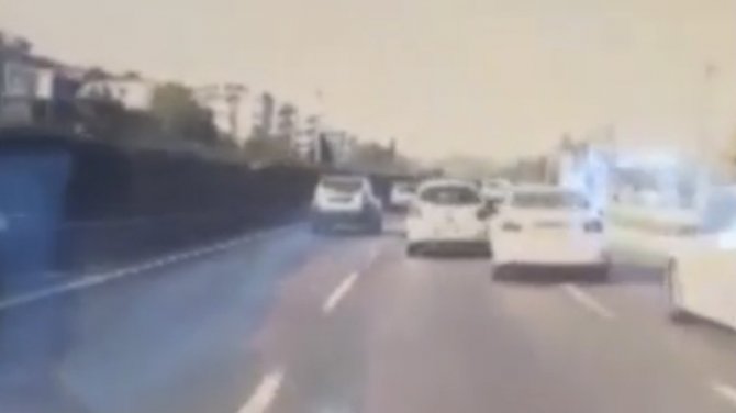 Trafik canavarı bu kez Bursa'da ortaya çıktı! Makas anları kamerada!