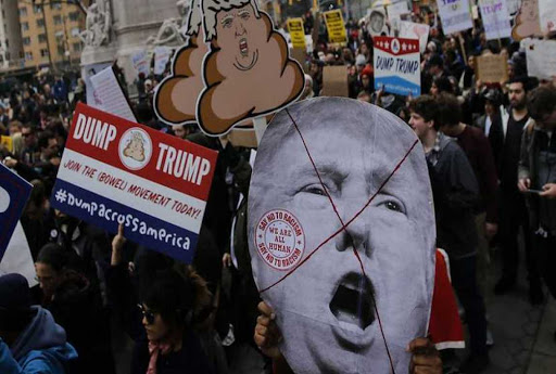Trump ile Biden'a destekçileri karşılaştı, gruplar arasında arbede çıktı
