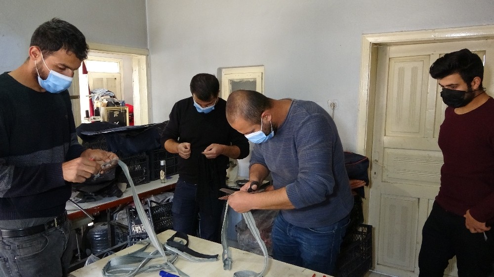 Atık malzemelerden öğrencilere geri dönüşümlü sırt çantası