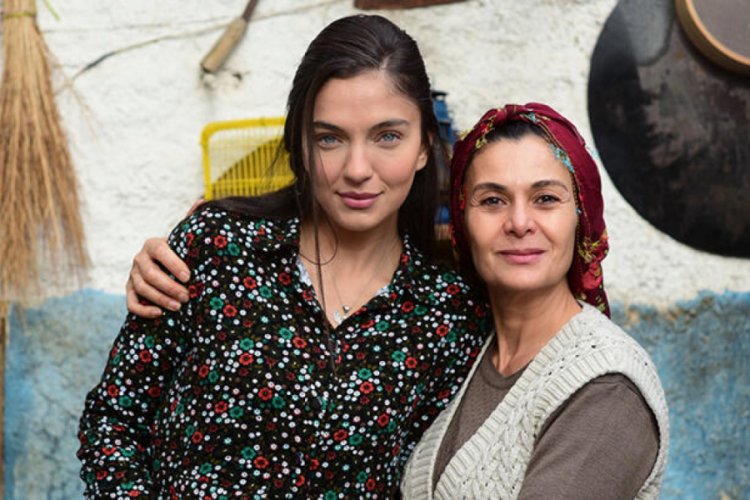 Zümrüdüanka yeni bölüm ne zaman? Zümrüdüanka günü mü değişti? Hangi gün oynuyor? Hangi gün yayınlanacak? Yeni bölümünde ne olacak? 