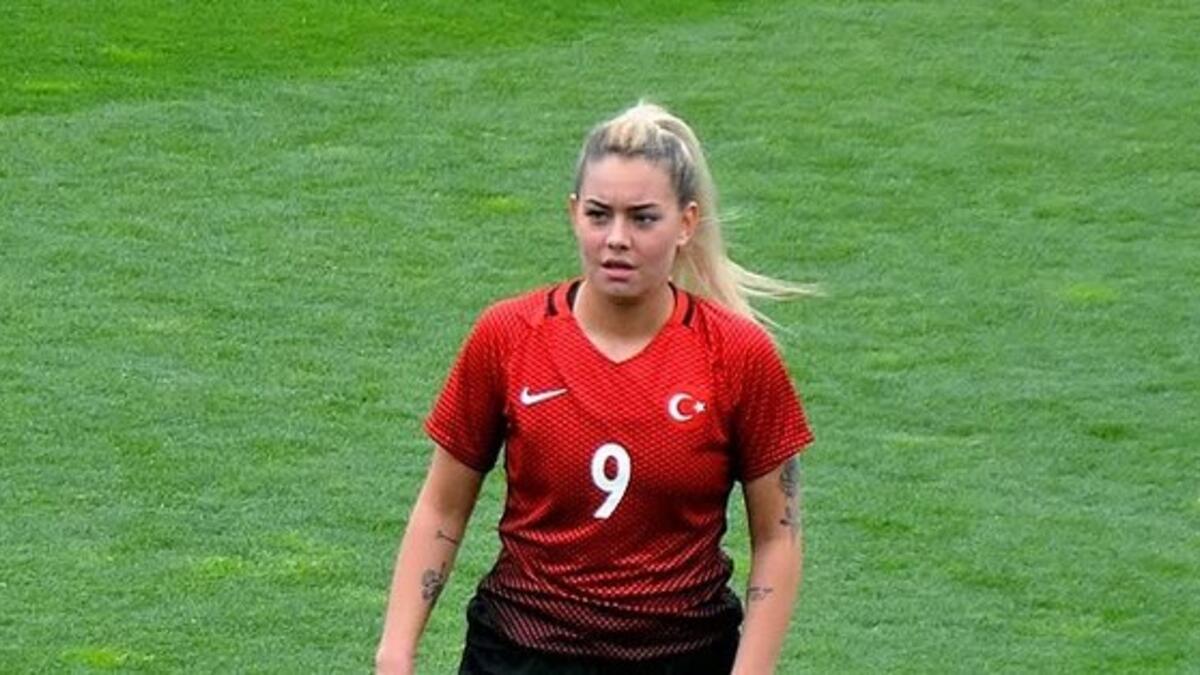 Survivor Aycan Yanaç, atarlı sözleriyle magazin gündemine bomba gibi düştü