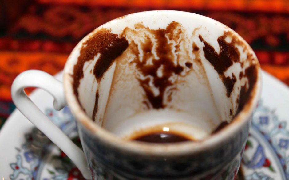 Fal nedir? Fal baktırmak geleceği değiştirir mi? Fal ile Geleceği görmek mümkün mü