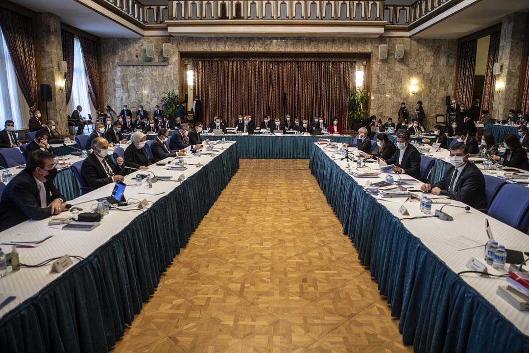 Bakan Koca'dan korkutan korona açıklaması: Artış trendi bütün ülkeye yayılmış̧ durumdadır