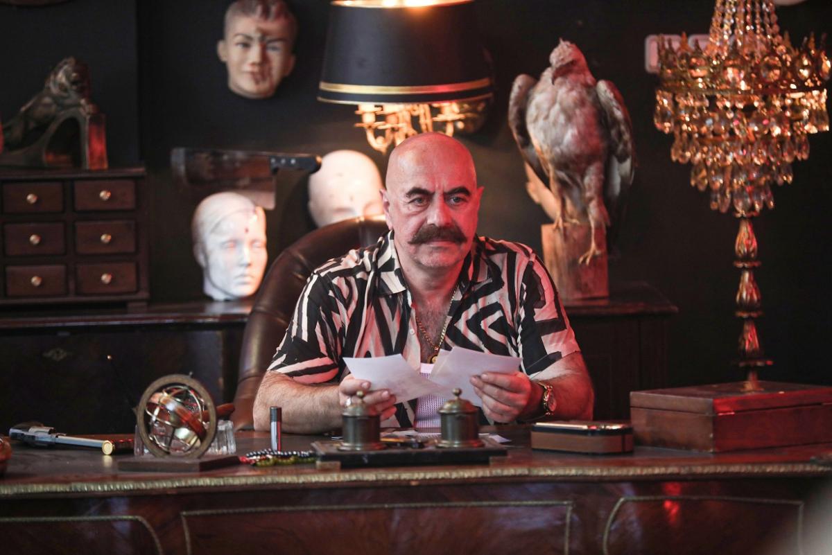 Ezel Akay kimdir? Ezel Akay yeni filmi | Kaç yaşında? Sevgilisi kim? Ezel Akay filmleri