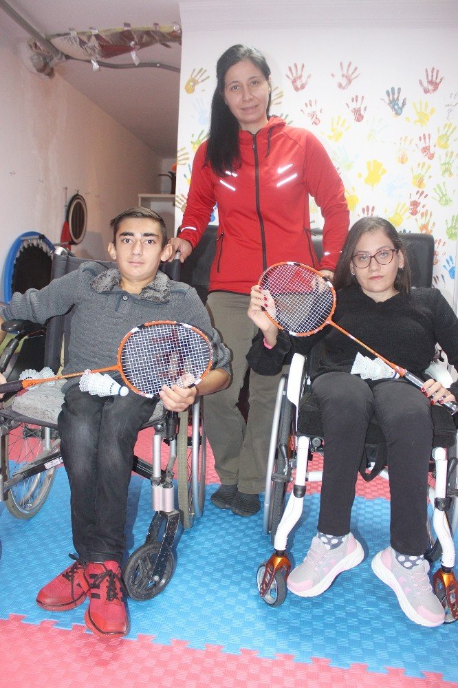 Doğuştan bedensel engelli Kadriye Yılmaz, üç farklı branşta çok başarılı!