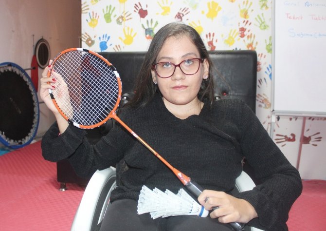 Doğuştan bedensel engelli Kadriye Yılmaz, üç farklı branşta çok başarılı!