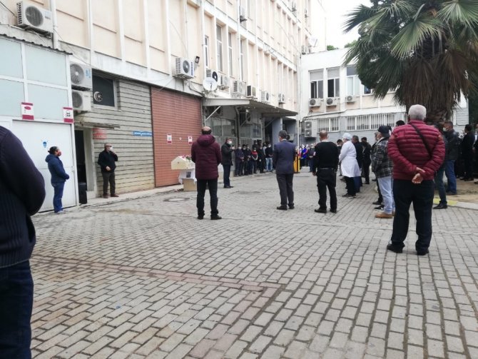 Koronadan hayatını kaybeden sağlık çalışanı Aytaç Bayram'a anma töreni