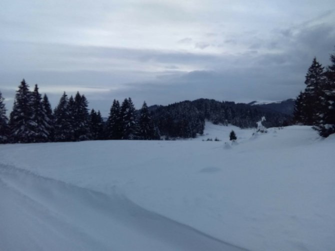 Kulakkaya Yaylası’na mevsimin ilk karı yağdı, ortaya kartpostallık görüntüler çıktı